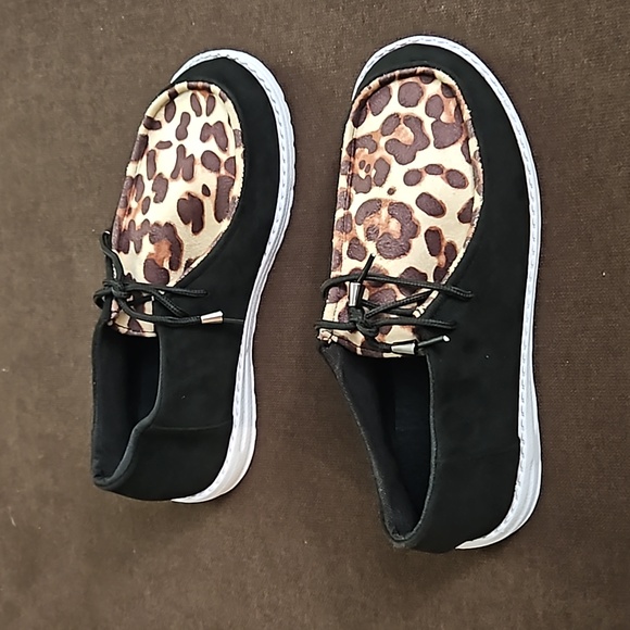 Women Leopard Pattern Casual Shoes - Picture 2 of 9